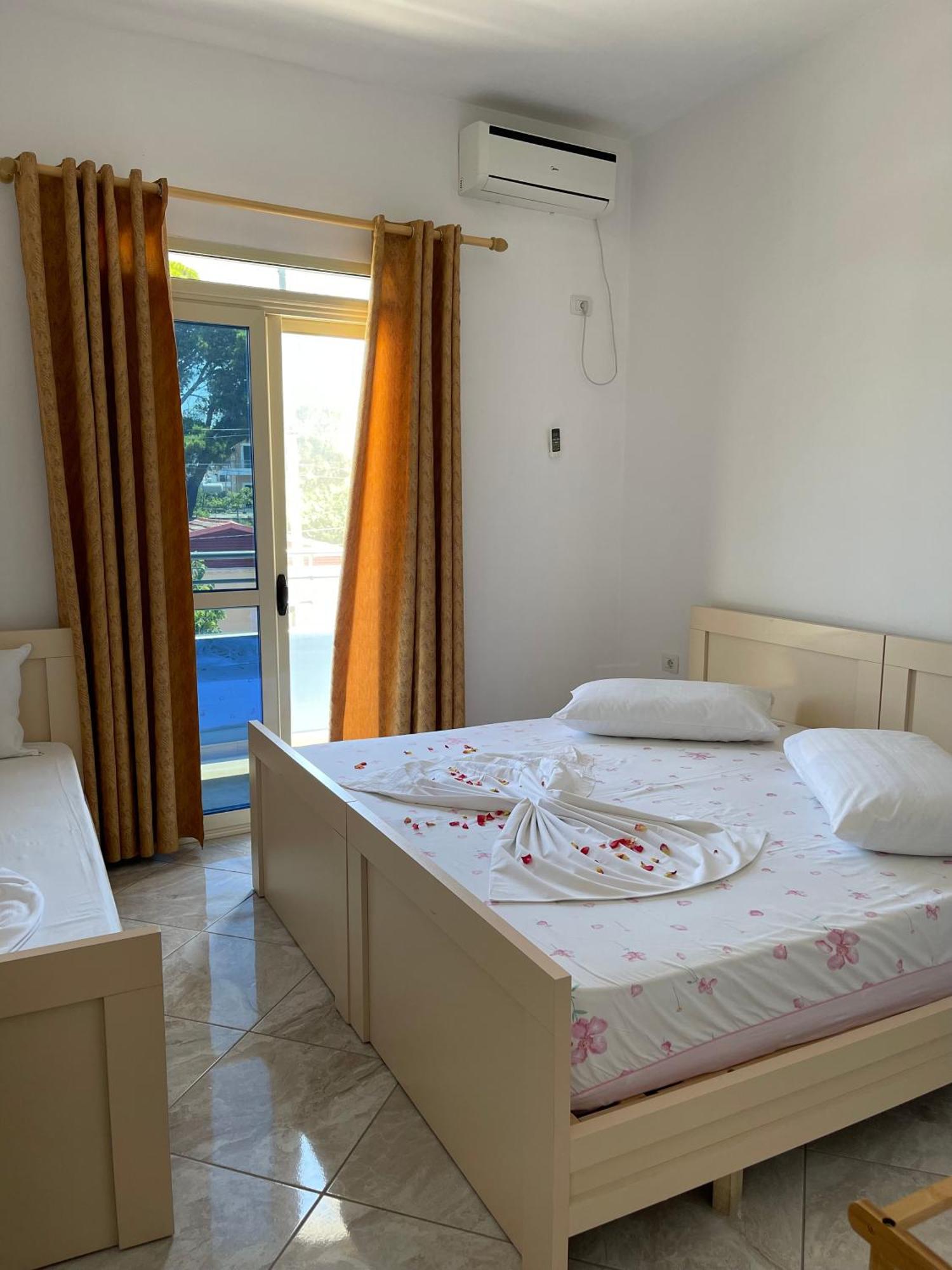 Kristeo Apartment Vlore Exterior photo