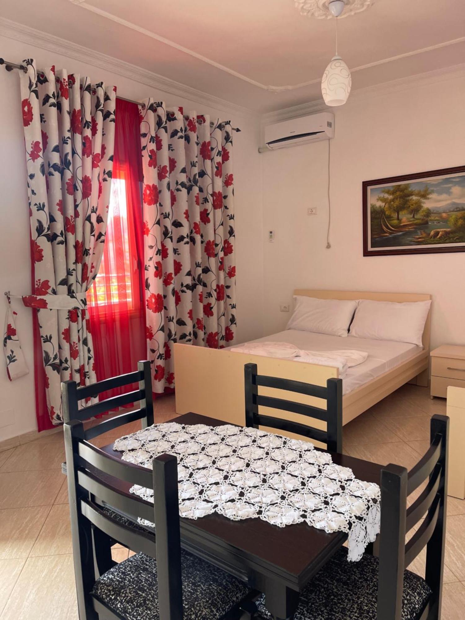 Kristeo Apartment Vlore Exterior photo