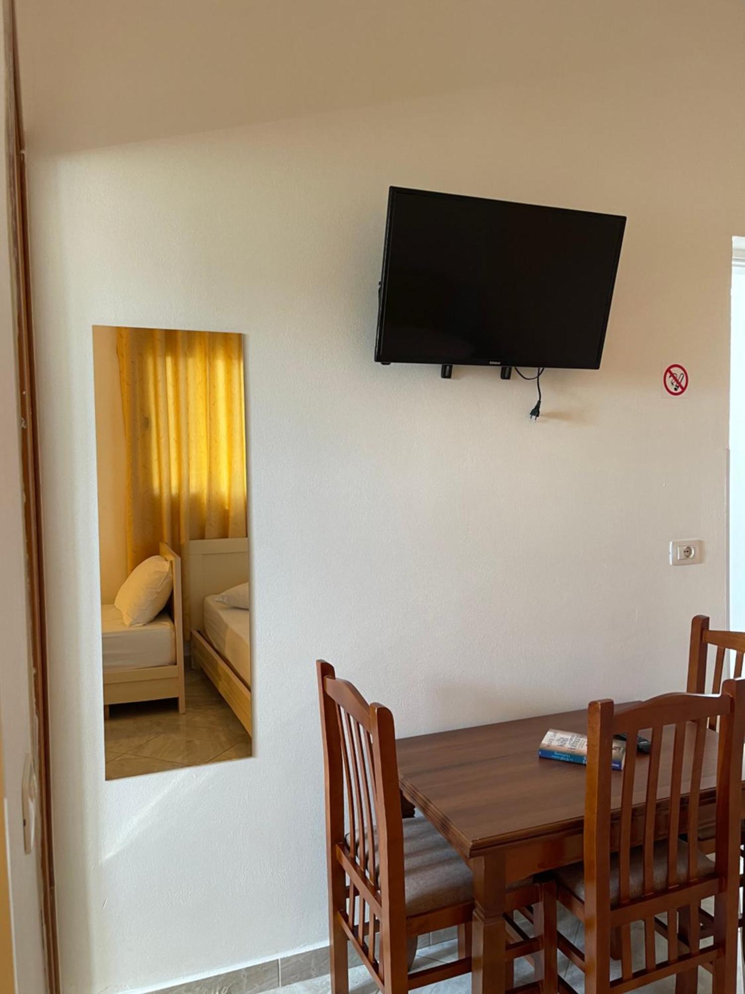 Kristeo Apartment Vlore Exterior photo